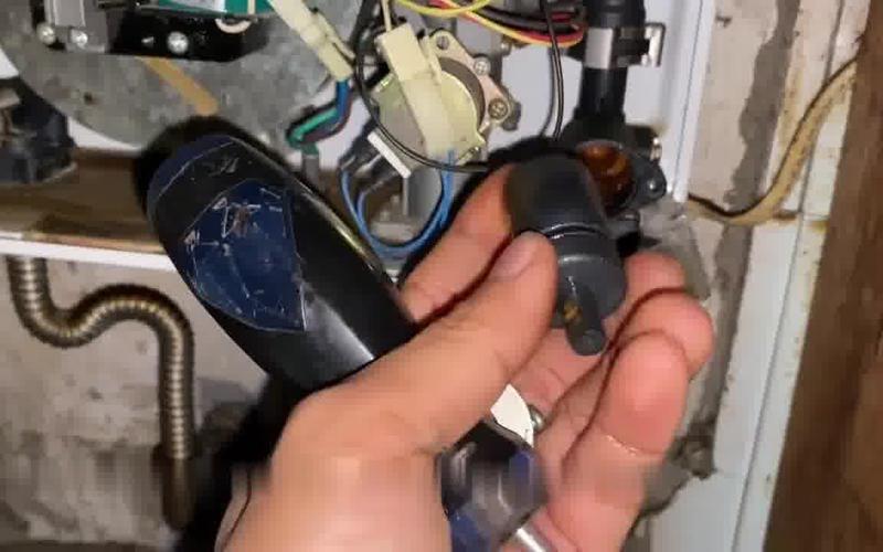 阿里斯顿壁挂炉e2故障视频检查